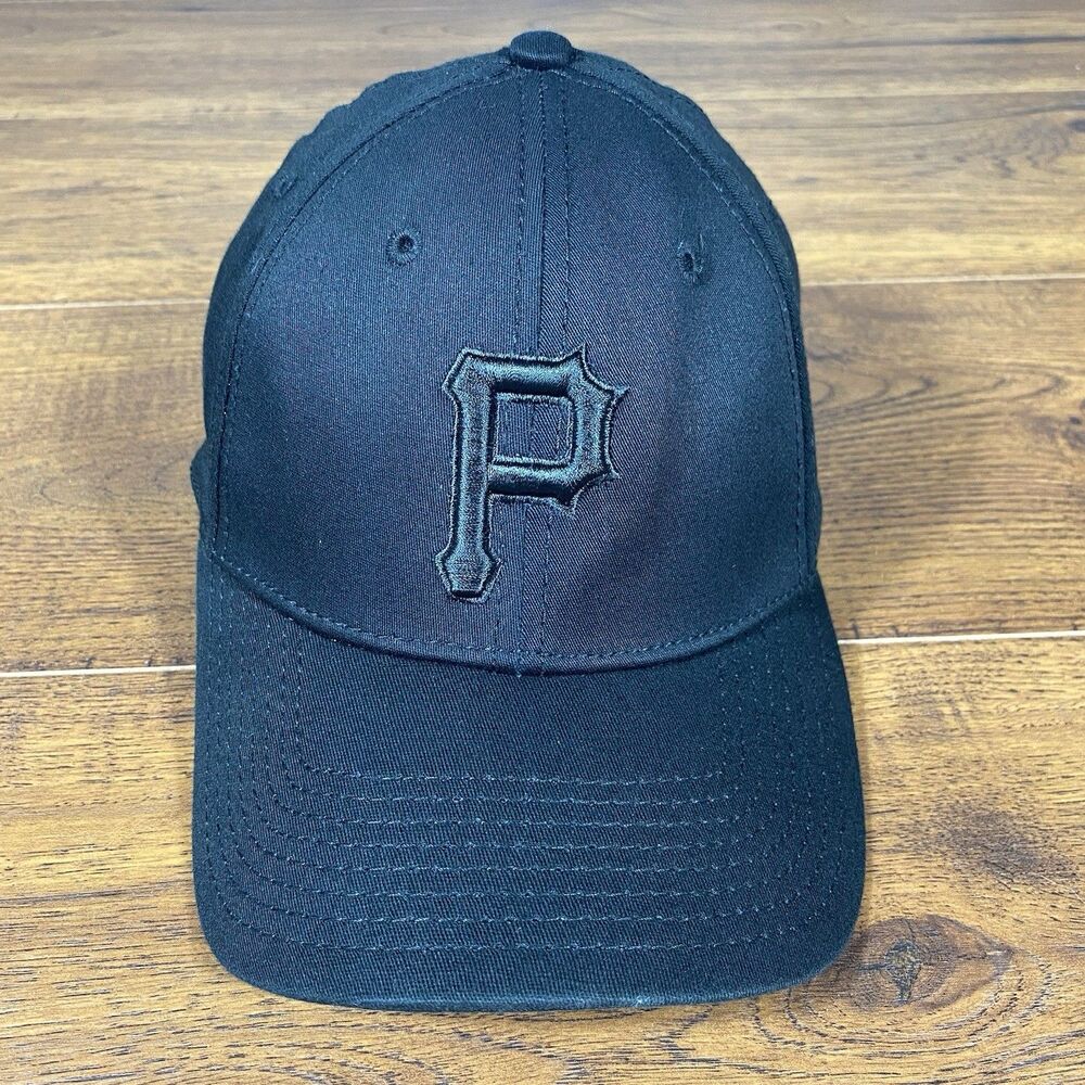 New Era 39THIRTY Pittsburgh Pirates Black on Black Stretch Fit Hat Small Medium